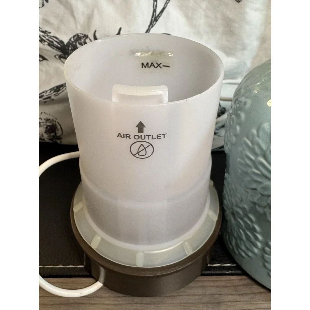 Airome Blue Ceramic Glazed Floral Print Oil Diffuser with Light Brown Base 100mL
